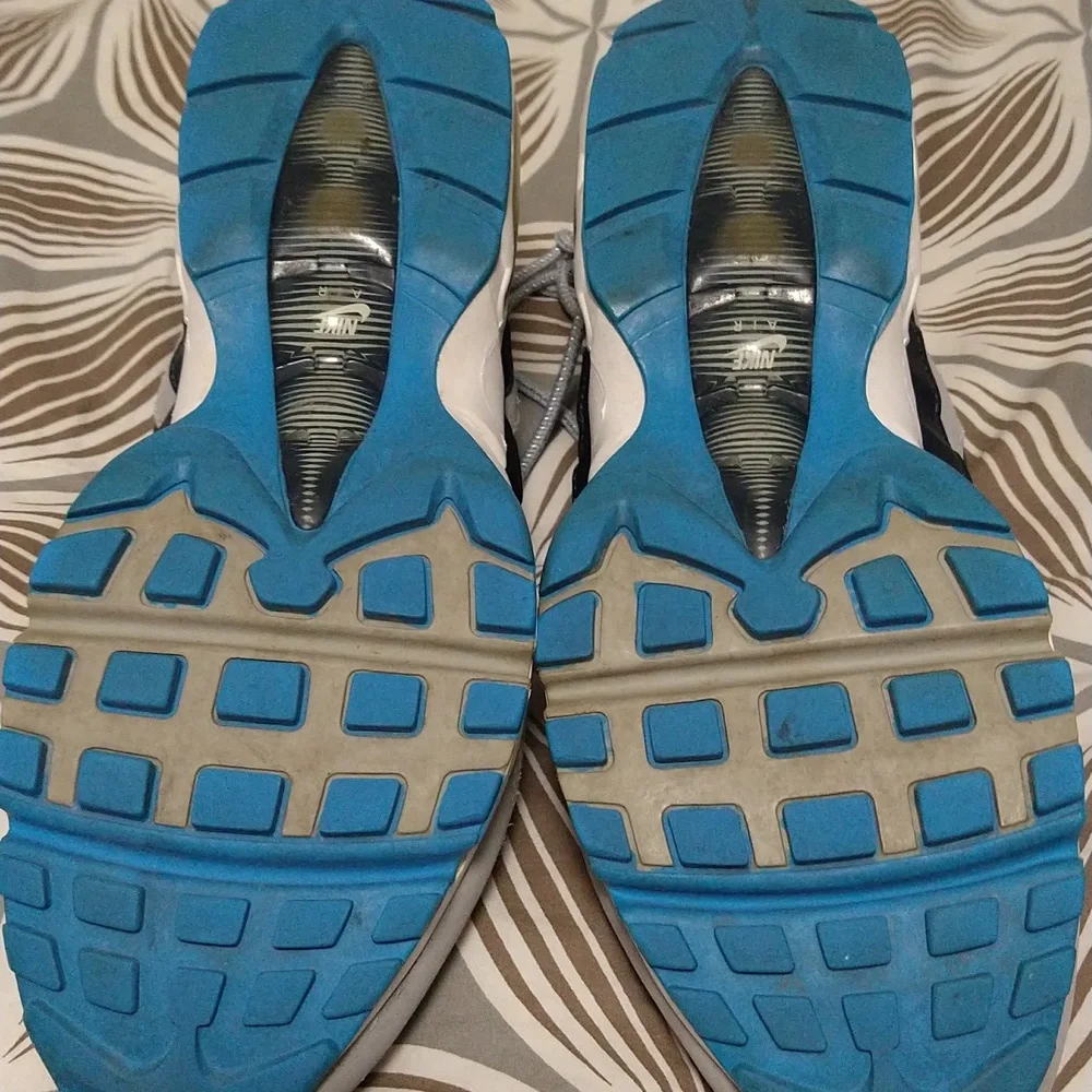 Shoes - Picture 5 of 5